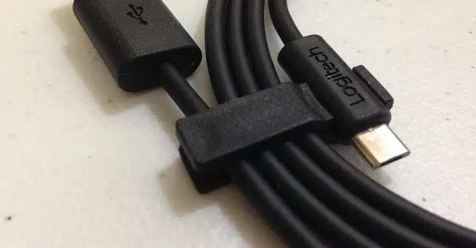 how-to-connect-mobile-to-normal-tv-via-usb-cable