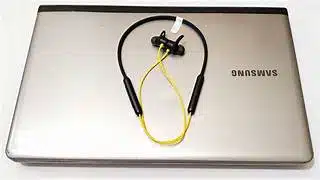 how-to-connect-wireless-earbuds-to-laptop-computer