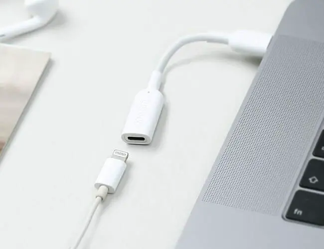 how-to-connect-wired-headphones-to-macbook