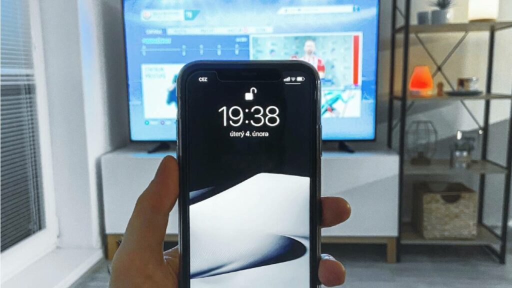 how-to-connect-iphone-to-smart-tv-without-wifi-free