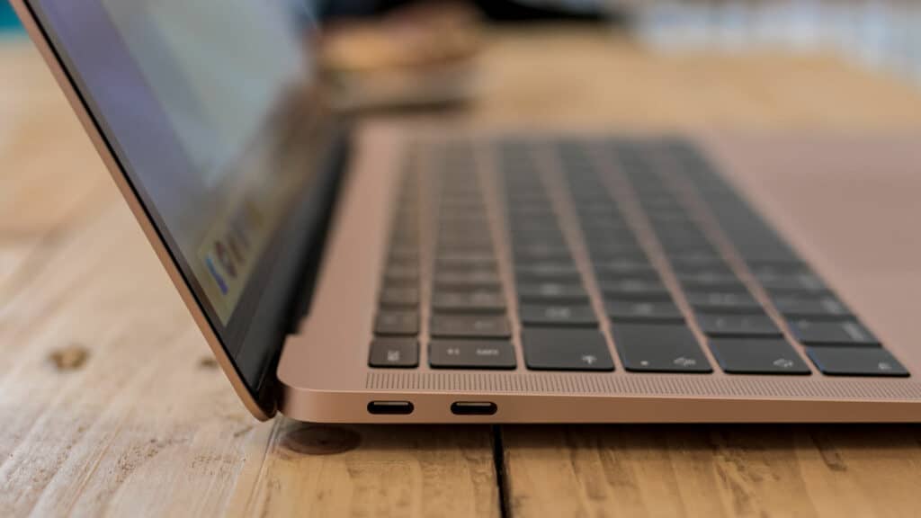 how-to-connect-iphone-usb-macbook-air