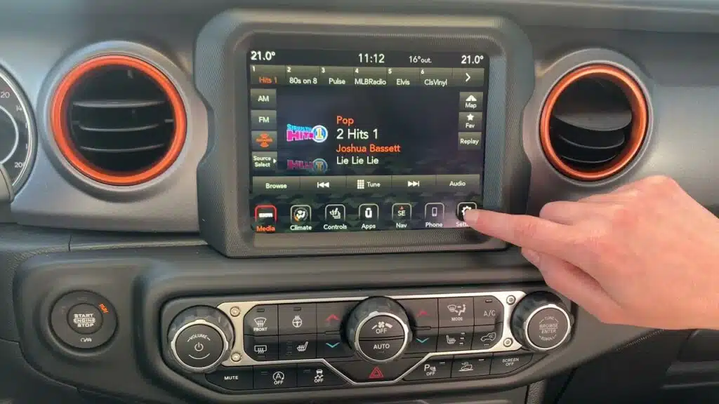 how-to-connect-phone-to-jeep-wrangler