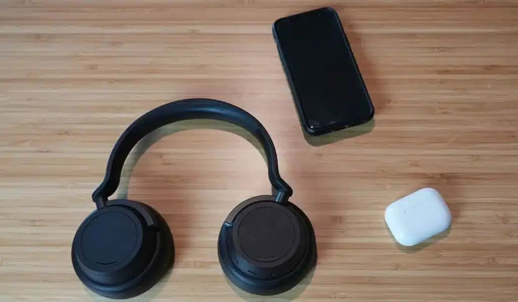 how-to-connect-headphones-phone
